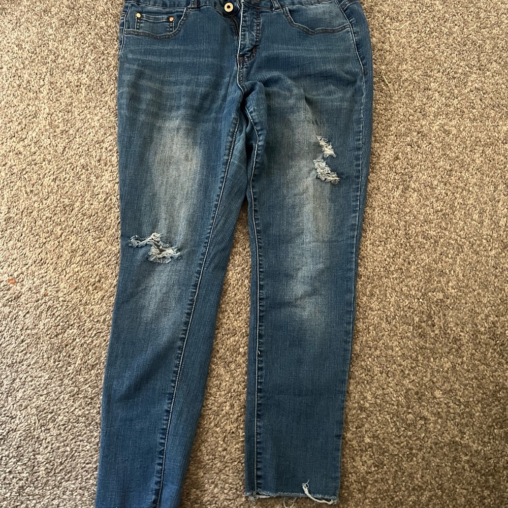Tiffany & Co. Women's Medium Blue Distressed Skinny Jeans